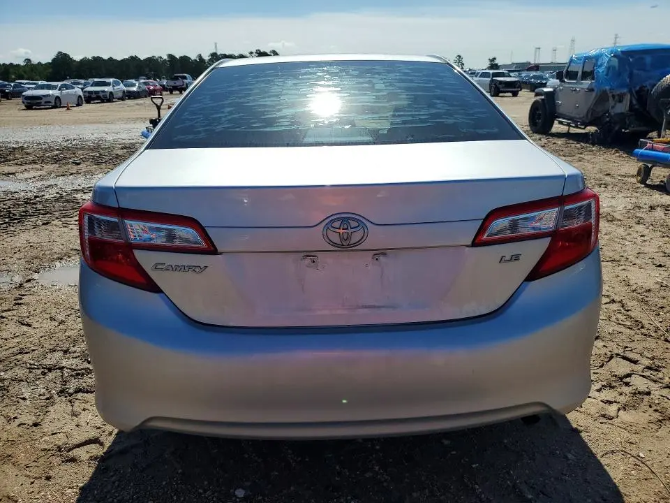 2014 TOYOTA CAMRY LE  