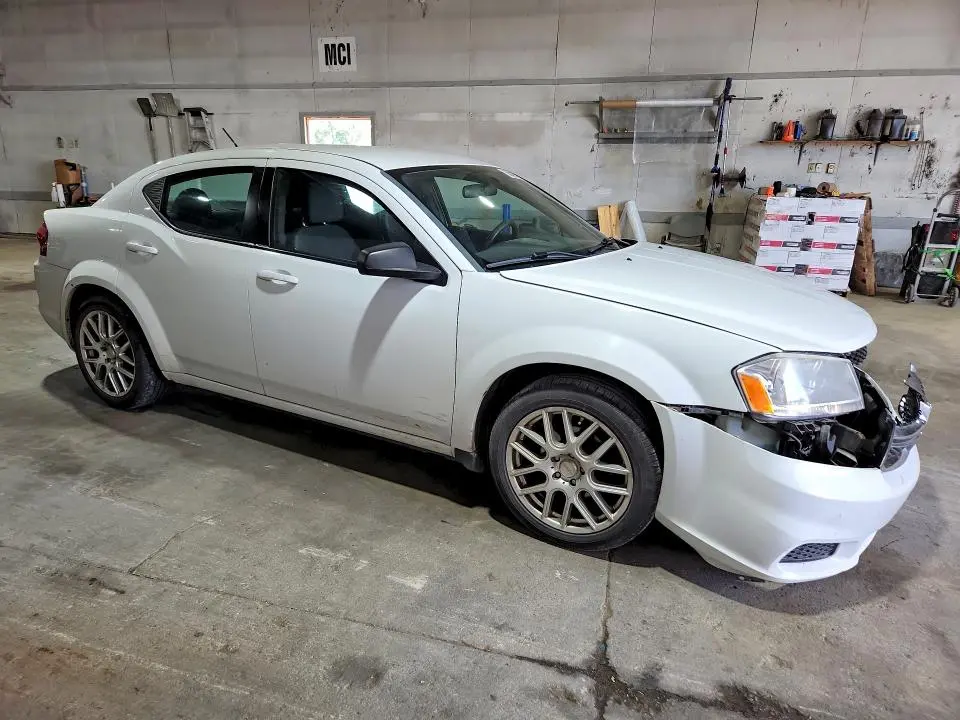 2013 DODGE AVENGER SE  