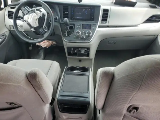 2017 TOYOTA SIENNA LE  