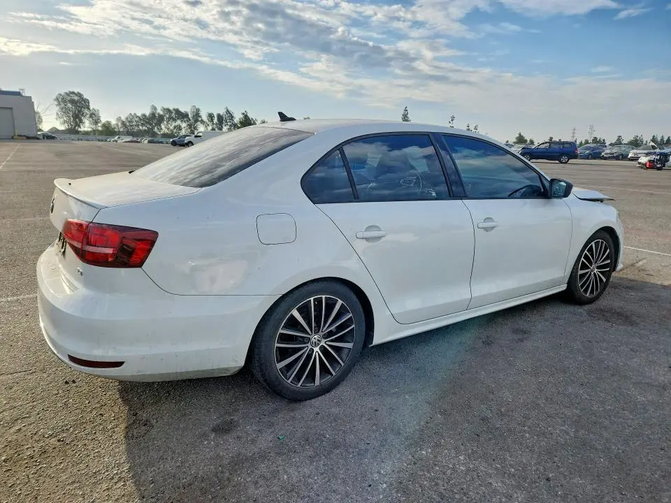 2016 VOLKSWAGEN JETTA SPORT  