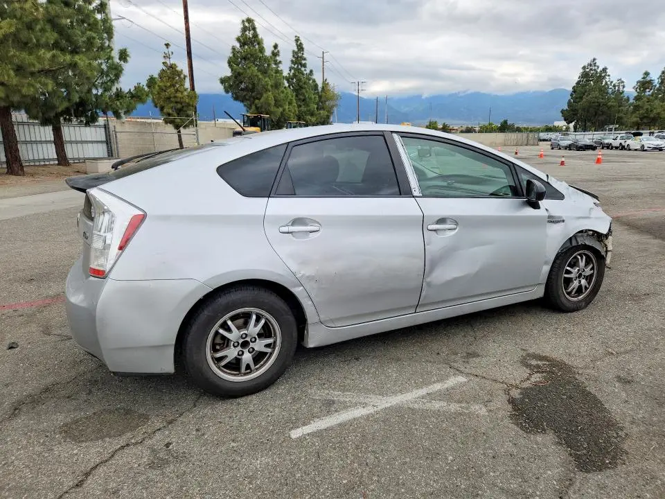 2011 TOYOTA PRIUS TWO  