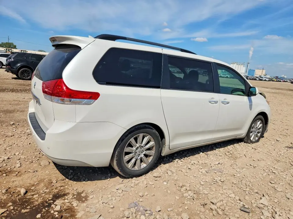 2011 TOYOTA SIENNA LIMITED 7-PASSENGER  