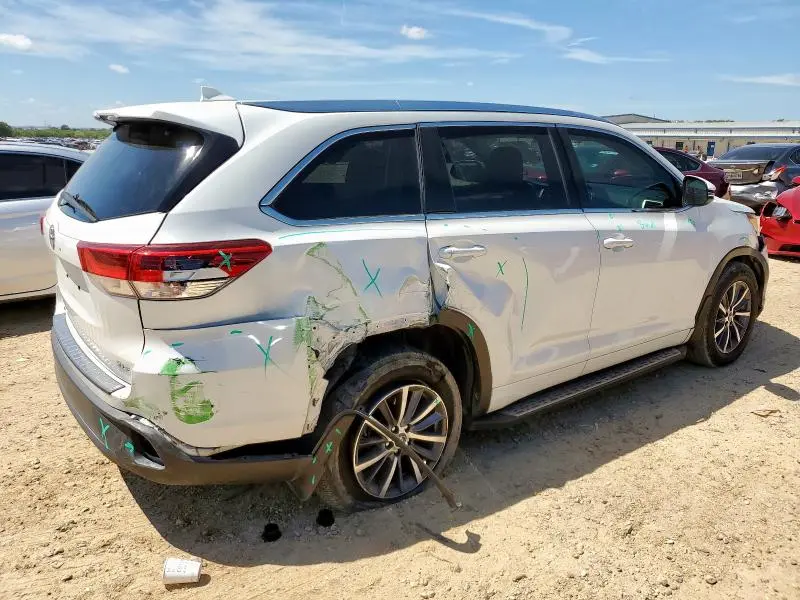 2018 TOYOTA HIGHLANDER SE  