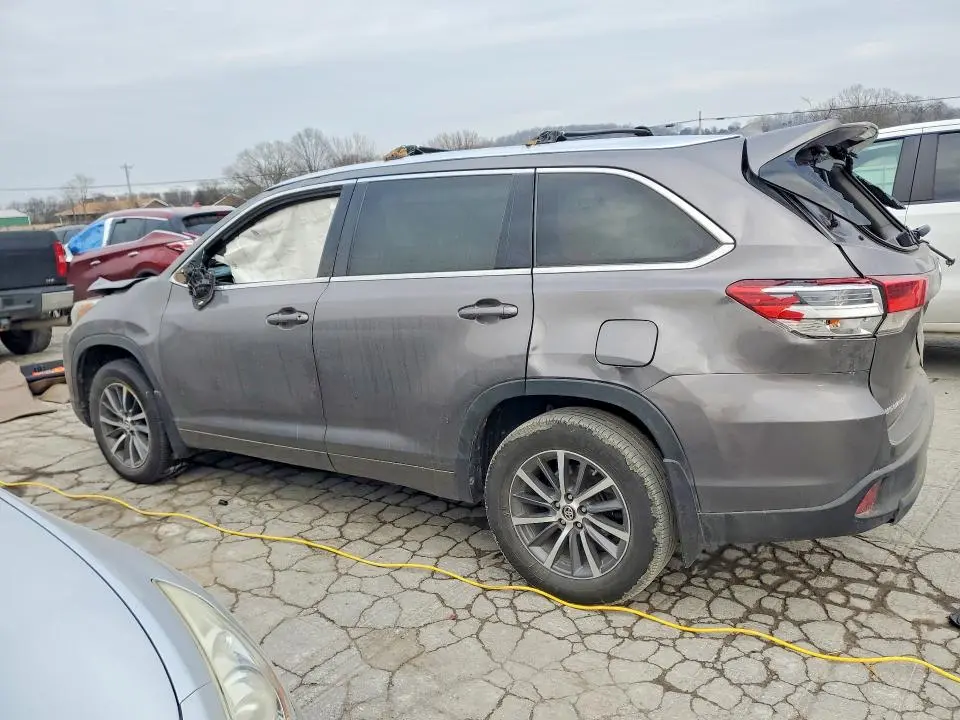 2017 TOYOTA HIGHLANDER XLE  