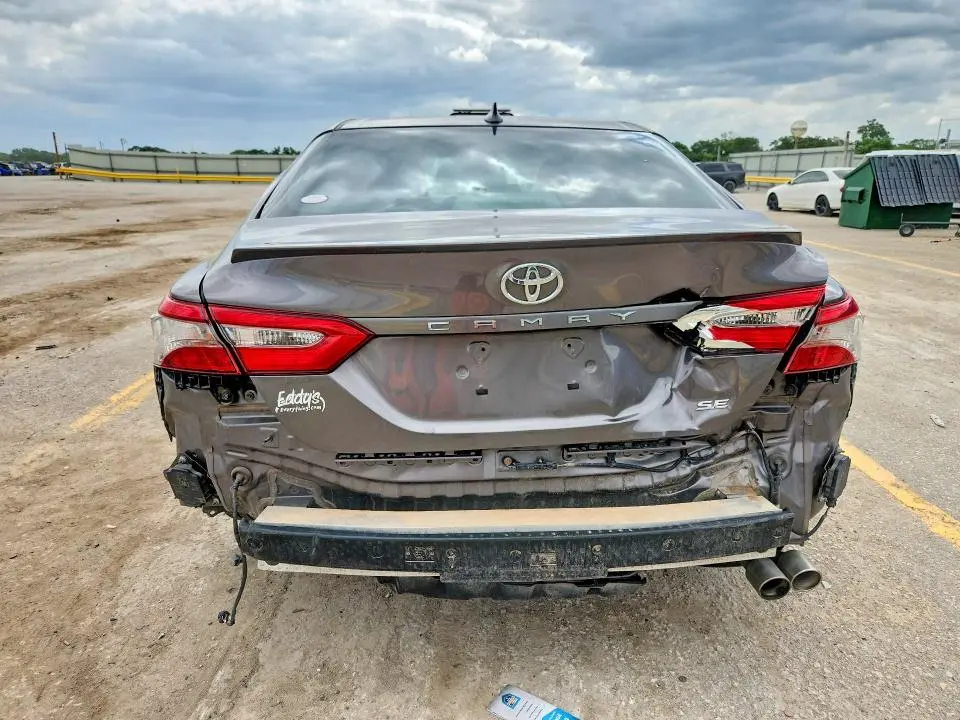 2018 TOYOTA CAMRY SE  