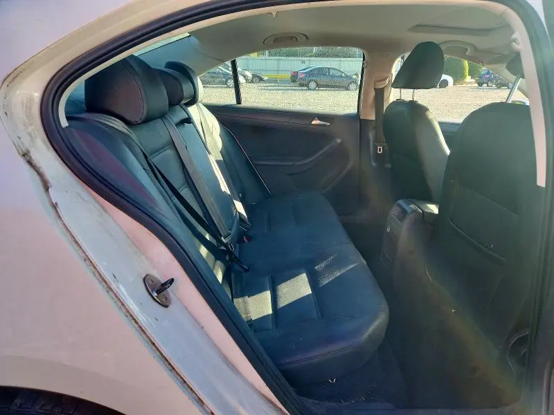 2011 VOLKSWAGEN JETTA SE  