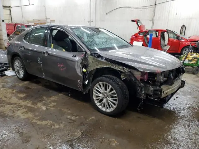 2020 TOYOTA CAMRY XLE  
