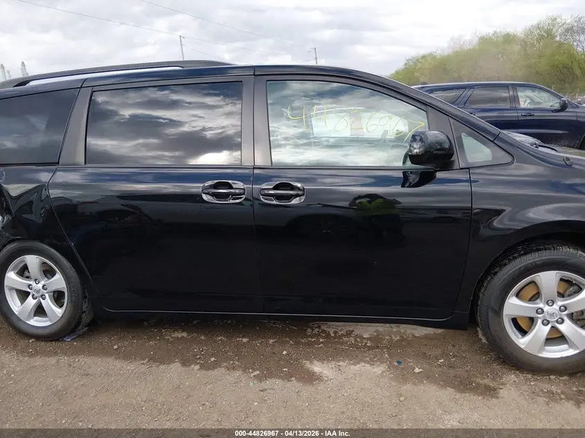 2014 TOYOTA SIENNA LE V6 8 PASSENGER