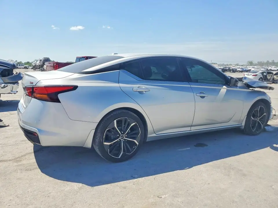 2023 NISSAN ALTIMA SR  