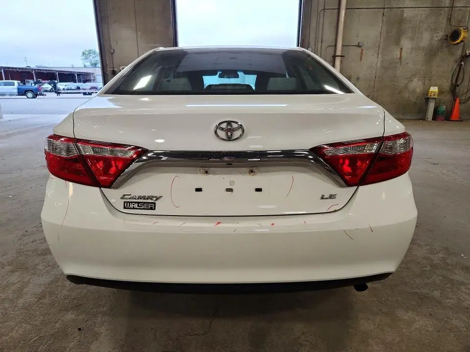 2016 TOYOTA CAMRY LE  