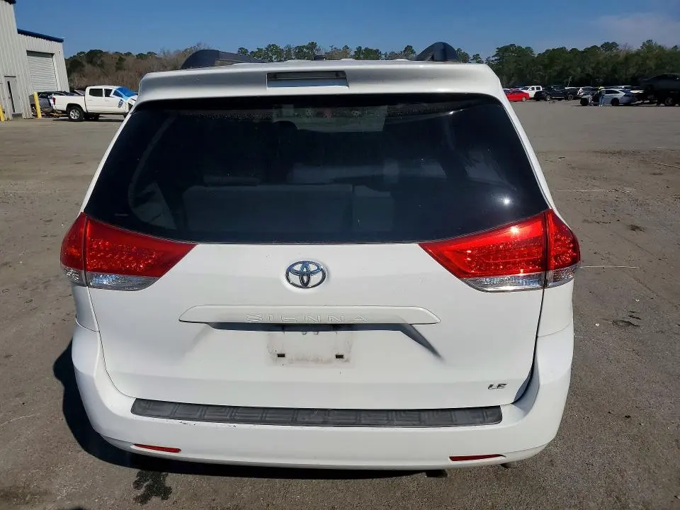 2011 TOYOTA SIENNA LE 8-PASSENGER  