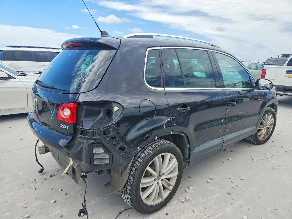 2010 VOLKSWAGEN TIGUAN S  