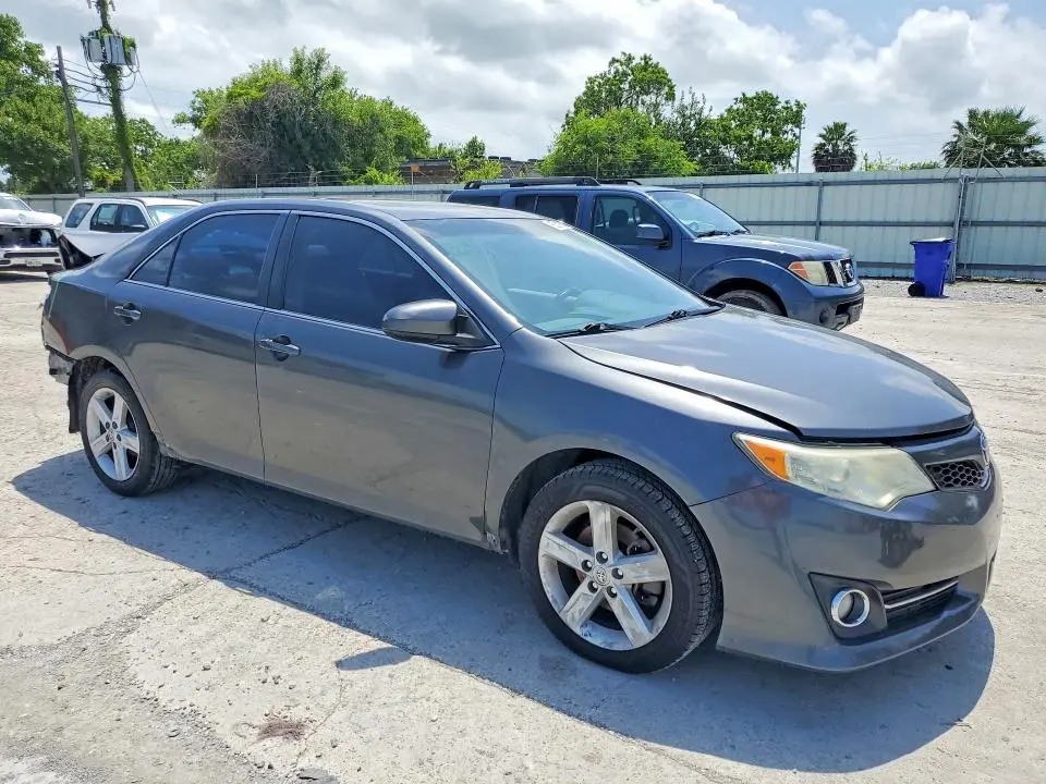 2013 TOYOTA CAMRY SE  