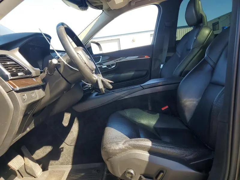 2016 VOLVO XC90 T6  
