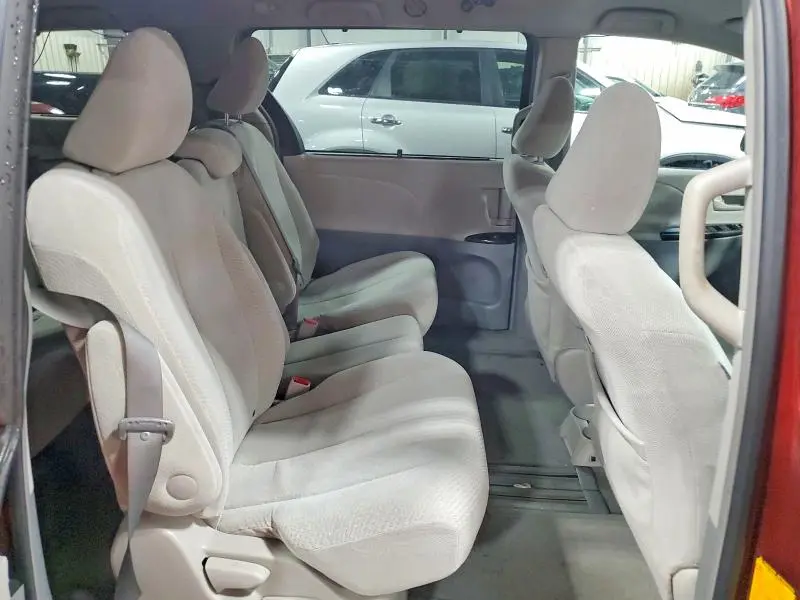 2011 TOYOTA SIENNA LE  