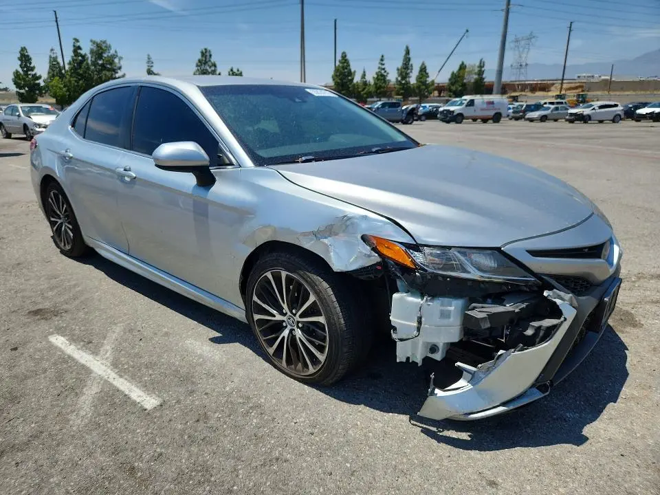 2018 TOYOTA CAMRY SE  
