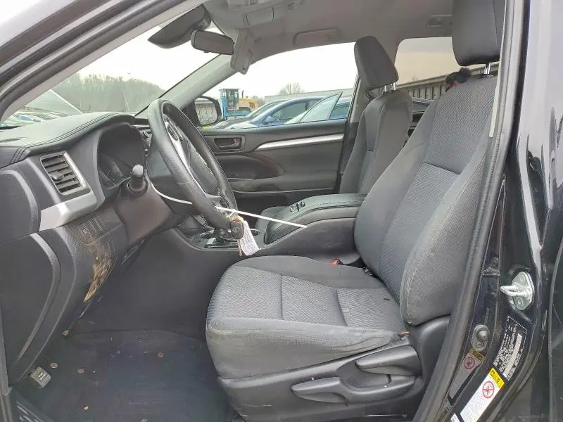 2019 TOYOTA HIGHLANDER LE  