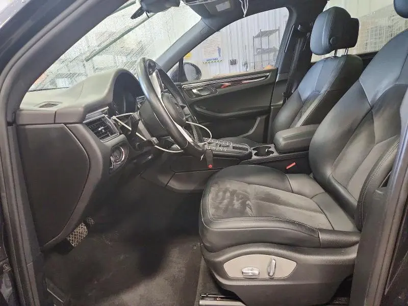 2017 PORSCHE MACAN   