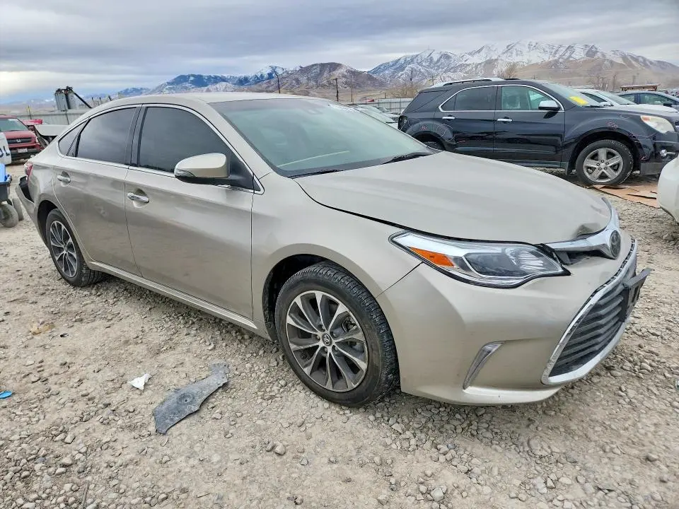 2018 TOYOTA AVALON XLE  