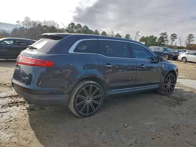 2014 LINCOLN MKT   