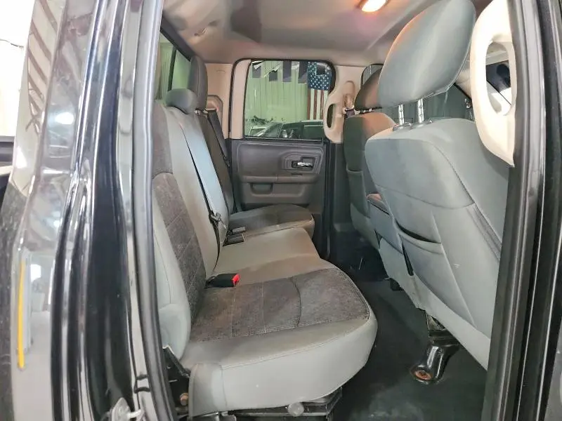 2016 RAM 1500 SLT  
