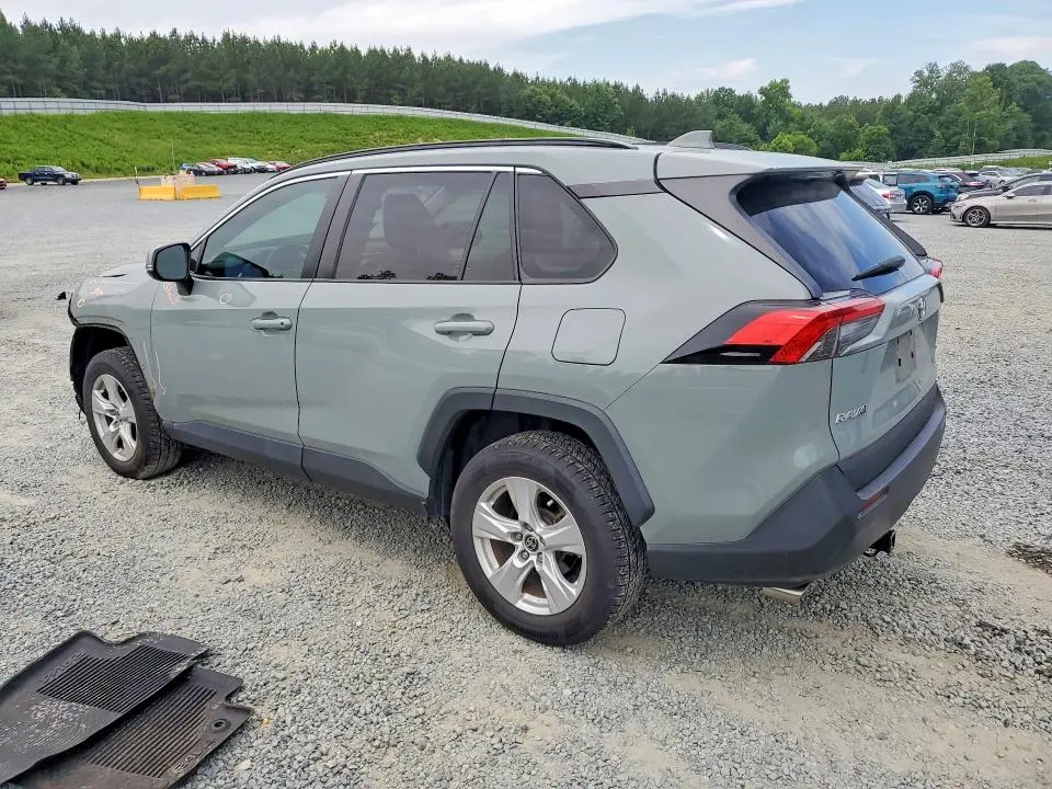 2021 TOYOTA RAV4 XLE  