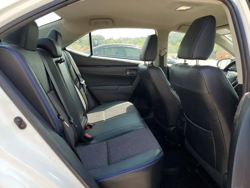 2018 TOYOTA COROLLA SE  