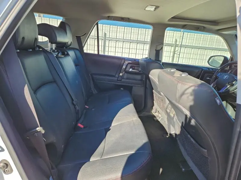 2023 TOYOTA 4RUNNER SE  