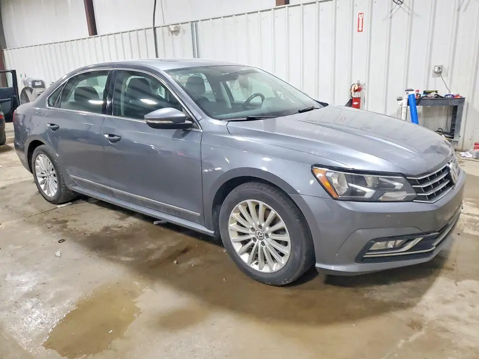 2016 VOLKSWAGEN PASSAT   