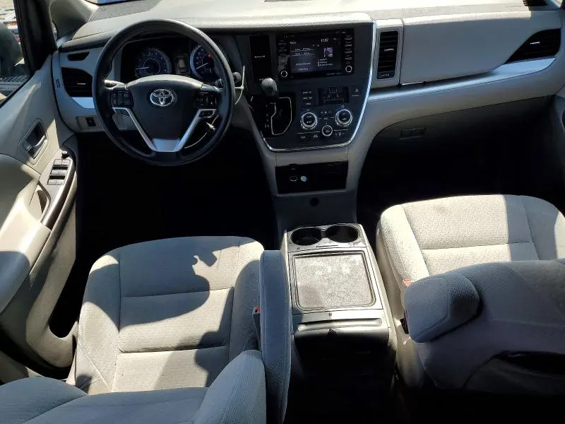 2019 TOYOTA SIENNA LE  