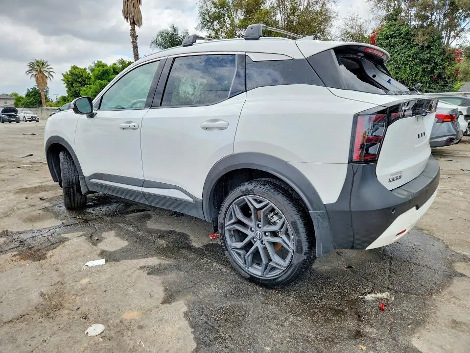 2025 NISSAN KICKS SR  