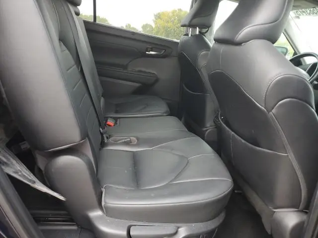 2021 TOYOTA HIGHLANDER XLE  