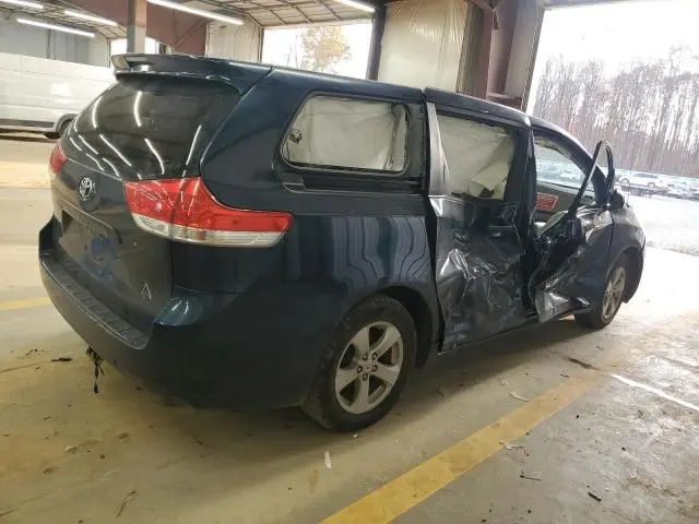 2011 TOYOTA SIENNA   