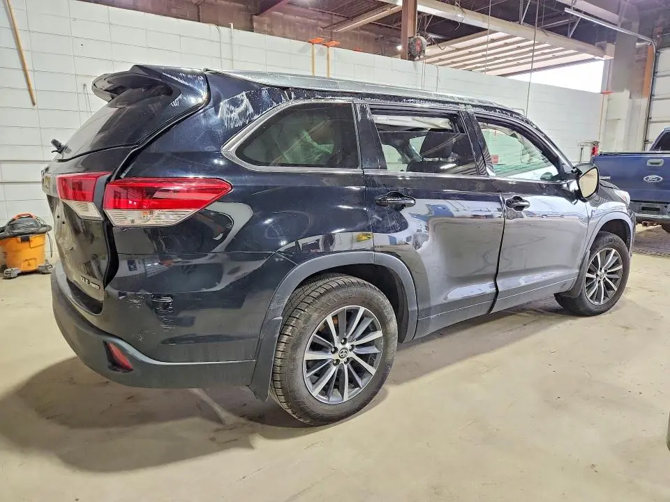 2017 TOYOTA HIGHLANDER XLE  