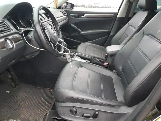 2016 VOLKSWAGEN PASSAT SE  