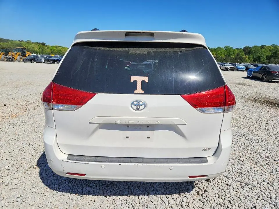 2013 TOYOTA SIENNA XLE 8-PASSENGER  
