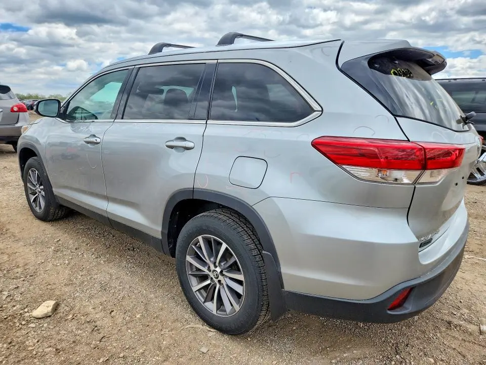2019 TOYOTA HIGHLANDER XLE  