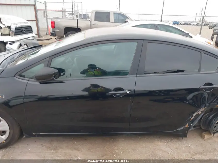 2017 KIA FORTE LX
