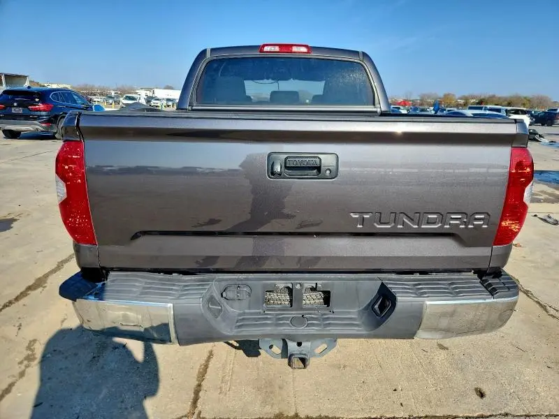 2015 TOYOTA TUNDRA CREWMAX SR5  