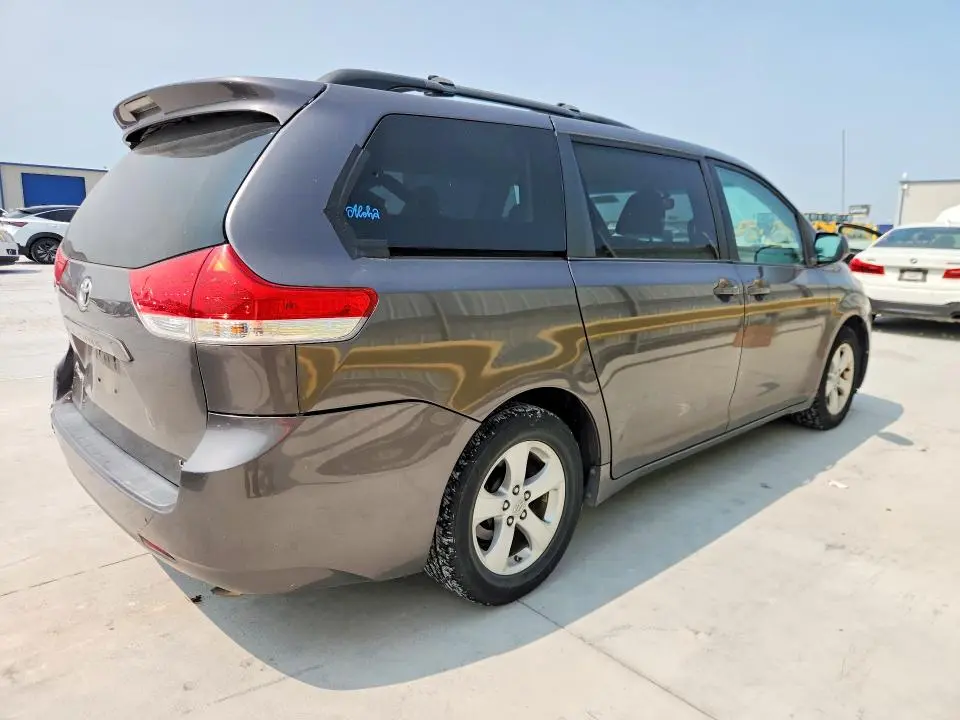 2011 TOYOTA SIENNA LE  