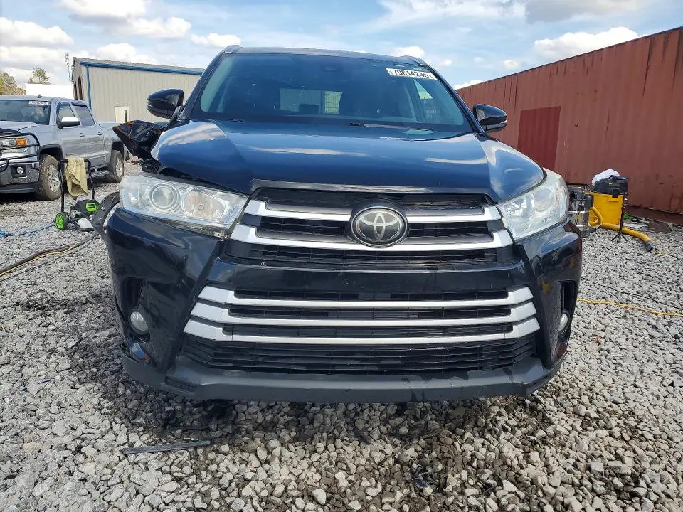 2017 TOYOTA HIGHLANDER XLE  