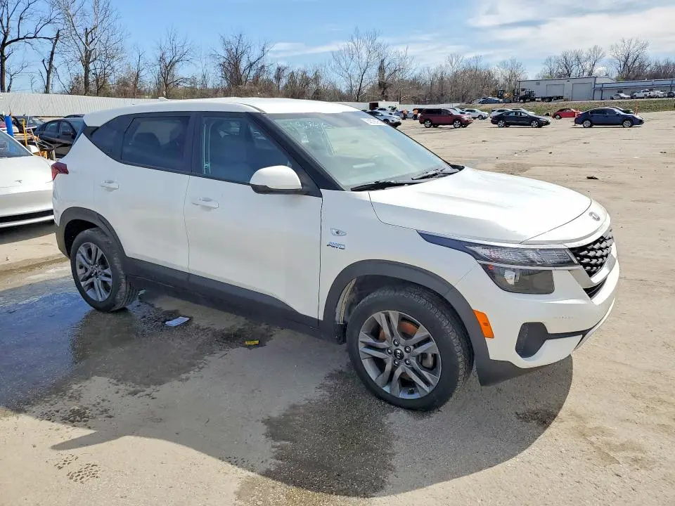 2021 KIA SELTOS LX  