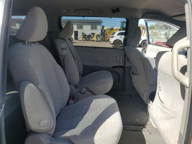 2014 TOYOTA SIENNA LE  