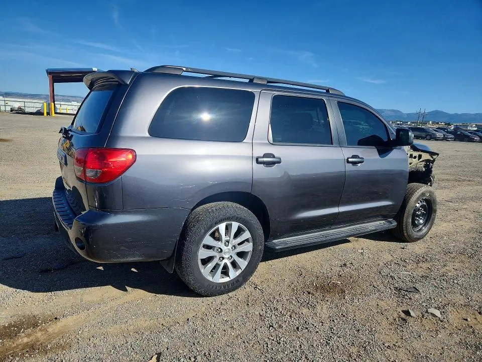 2016 TOYOTA SEQUOIA SR5  