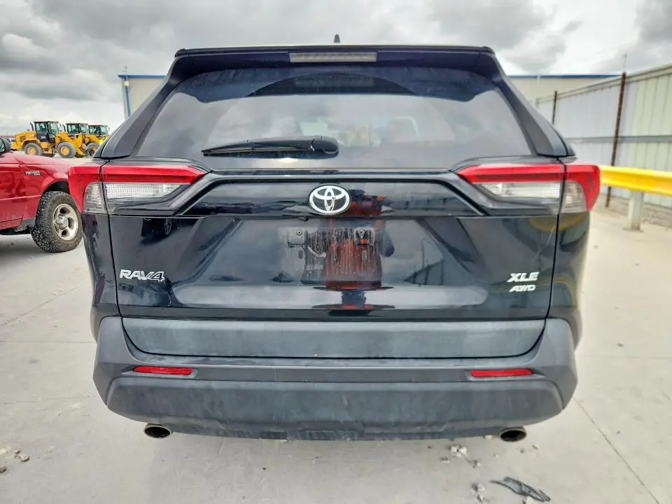 2019 TOYOTA RAV4 XLE  