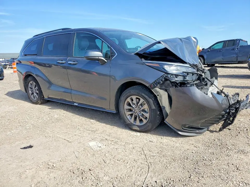 2025 TOYOTA SIENNA XLE 8-PASSENGER  