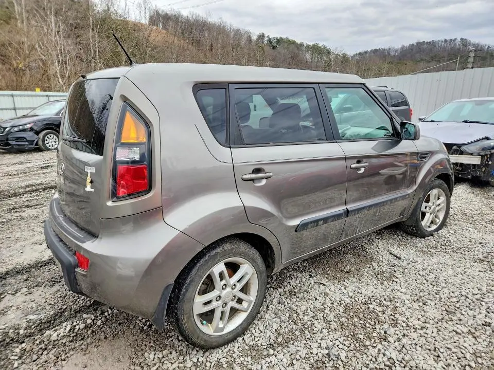 2011 KIA SOUL +  