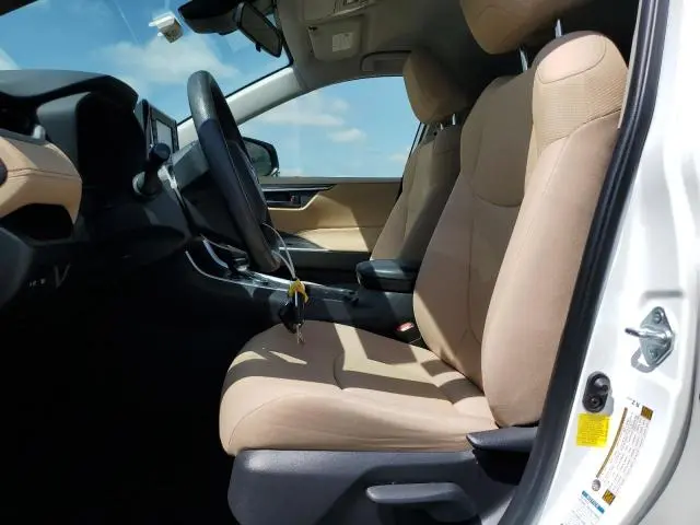 2020 TOYOTA RAV4 LE  