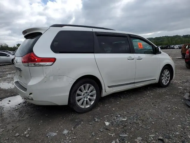 2011 TOYOTA SIENNA XLE  