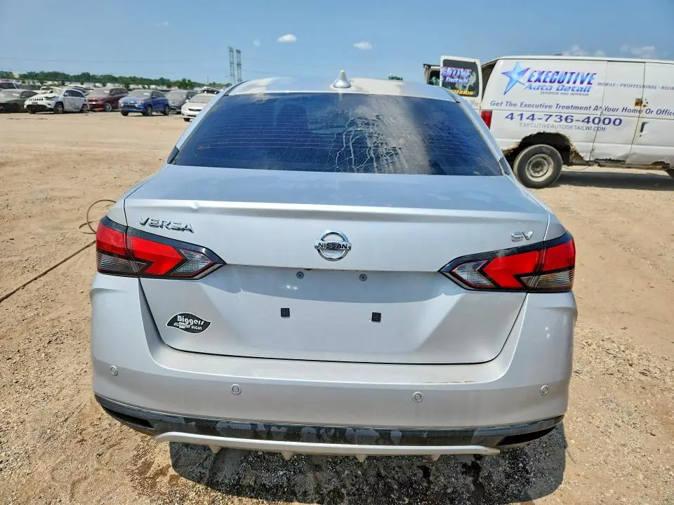 2021 NISSAN VERSA SV  